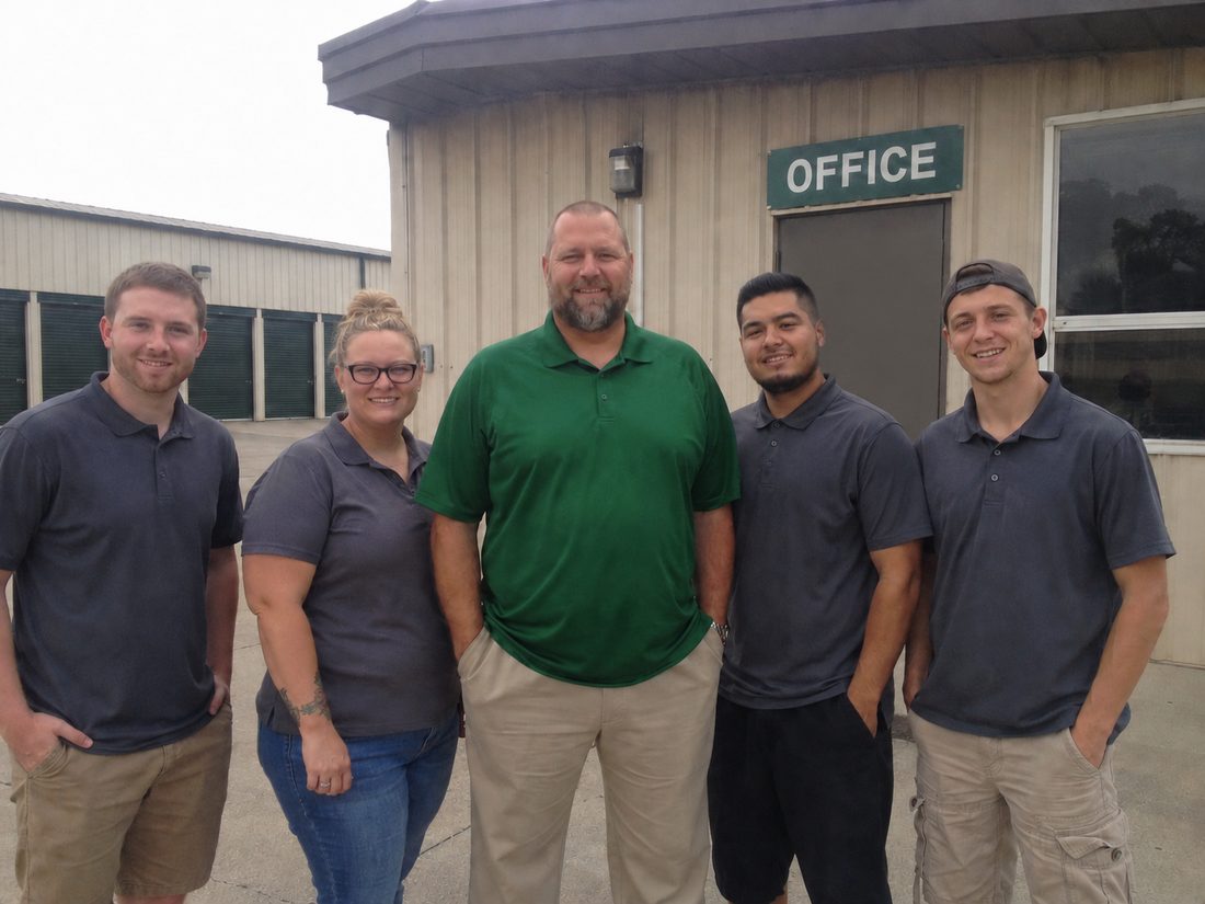 Pest control professionals in Wichita, KS